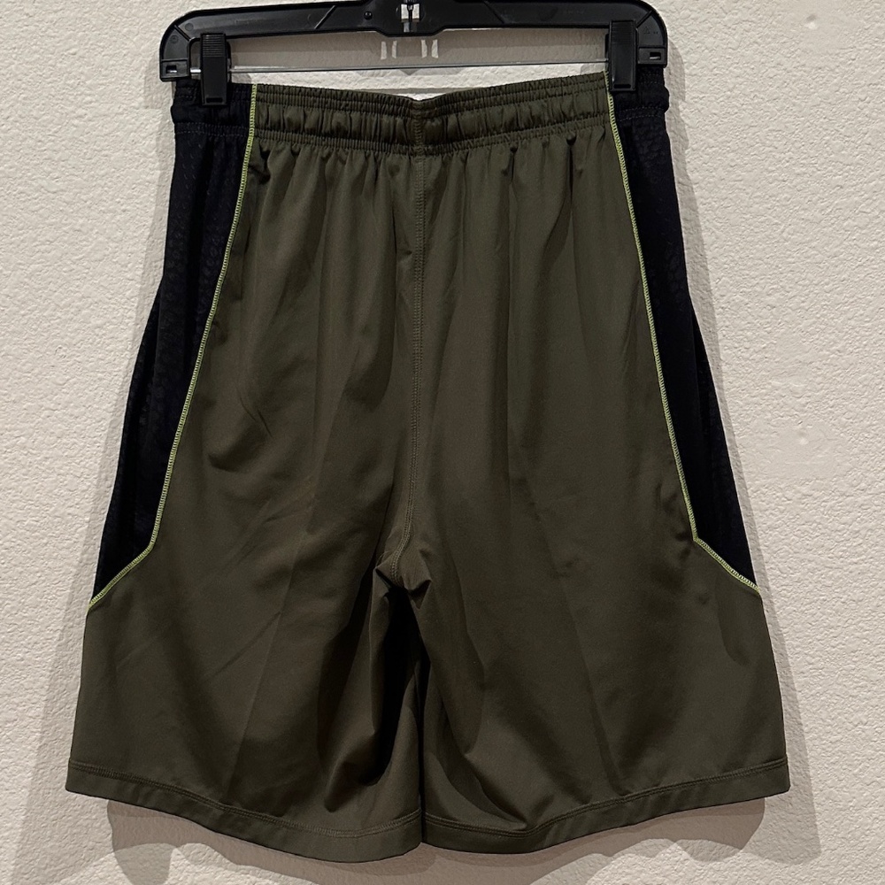 Under Armour Loose-Fit Training Shorts Men’s Small – Olive/Black